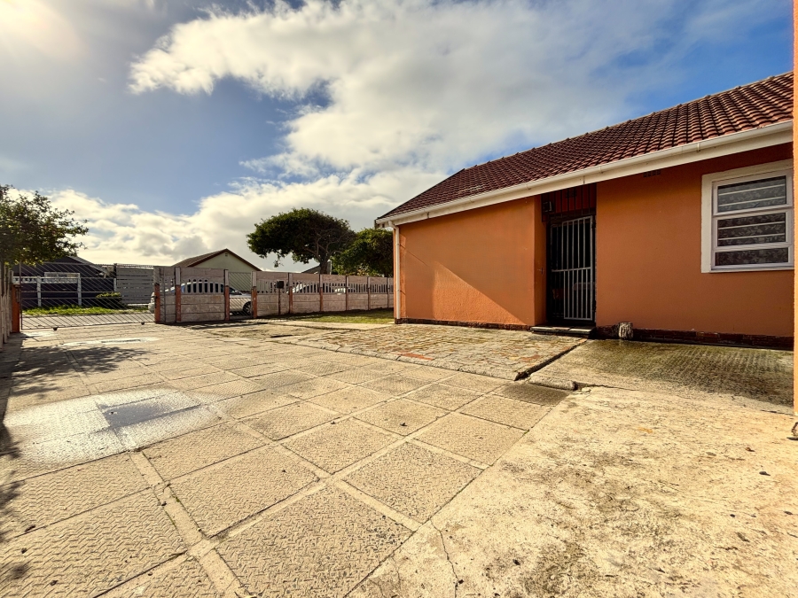 5 Bedroom Property for Sale in Lotus River Western Cape
